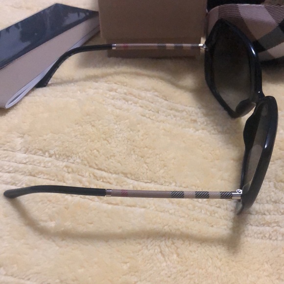 Burberry sunglasses black